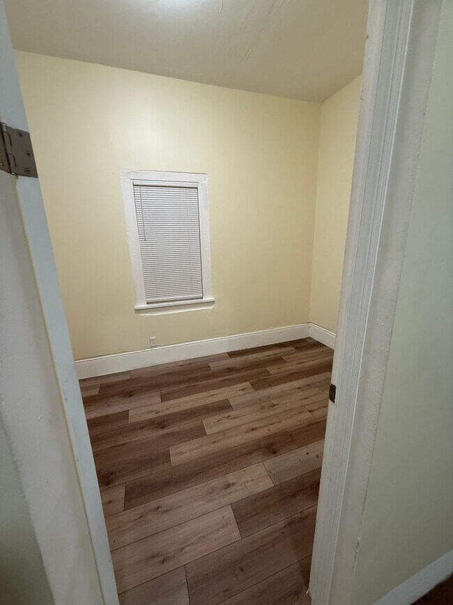 Building Photo - *Friendly Road, LLC 3404-3406 Walton Ave