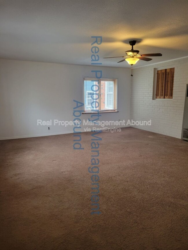 Building Photo - 1415 S New Haven Ave