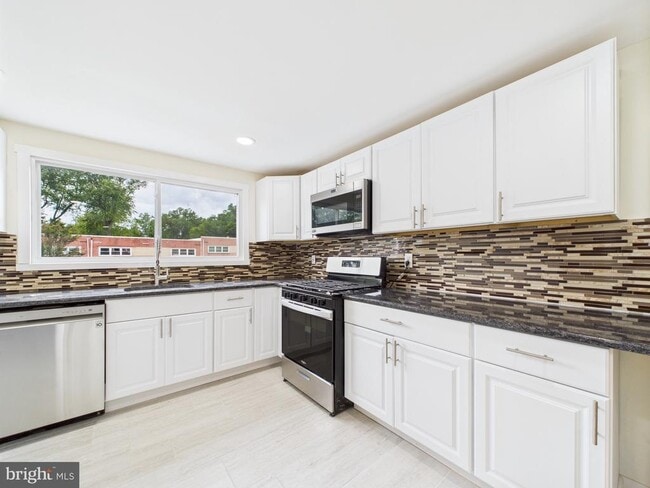 Building Photo - 2033 Valleyview Dr