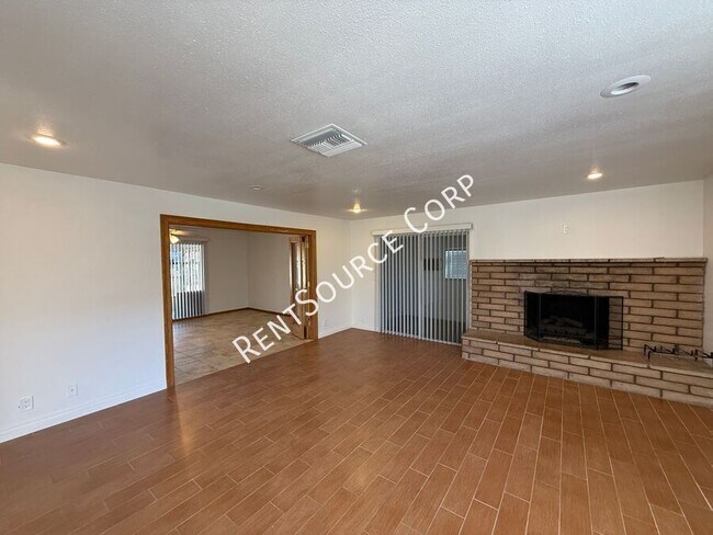 Building Photo - 4827 W Ave L 6