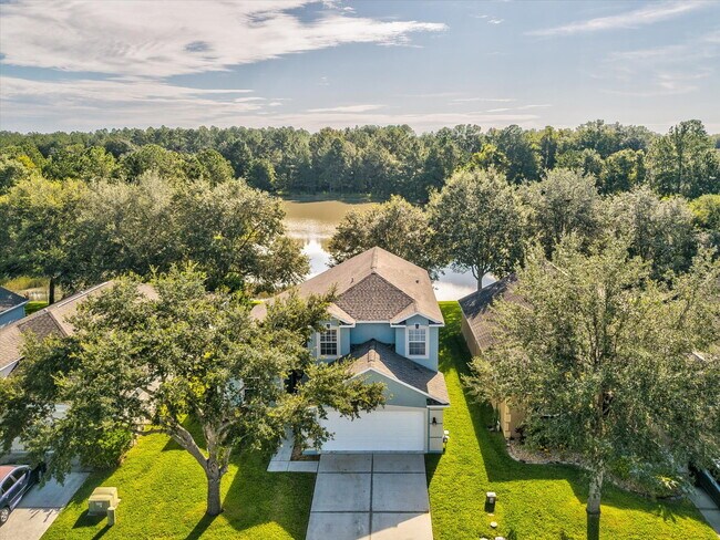Building Photo - "Charming 3-Bed, 3-Bath Haven with 1810 Sq...