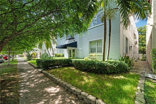Building Photo - 119 Menores Ave