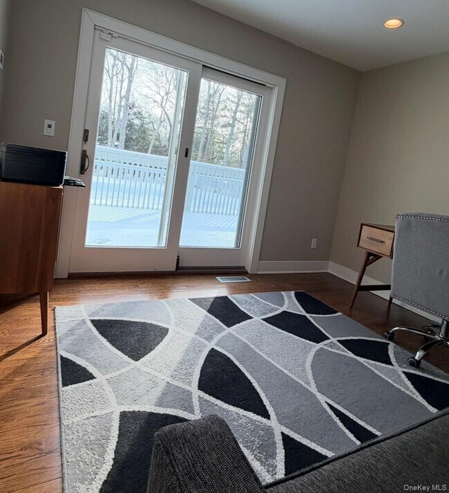 Building Photo - 10 Skyes Neck Ct