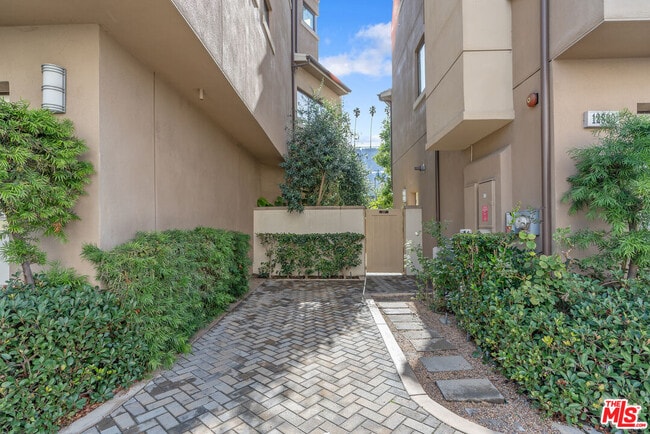 Building Photo - 12860 S Seaglass Cir