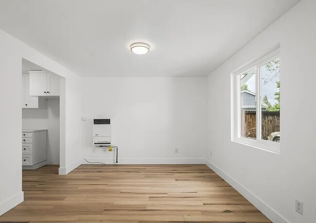 Building Photo - Beautifully Remodeled 1 Bed / 1 Bath in Midtown - Available 6/15!