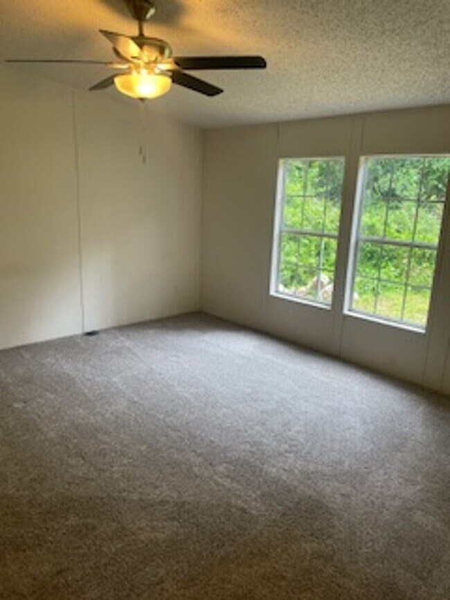 Building Photo - Quincy Mobile Home on 2 Acres