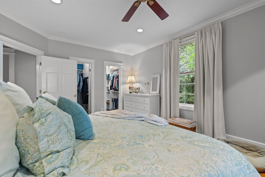 Building Photo - 2050 Midland Rd