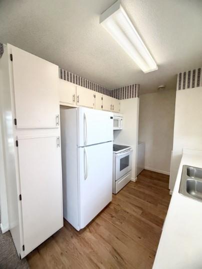 Building Photo - 728 W San Antonio St