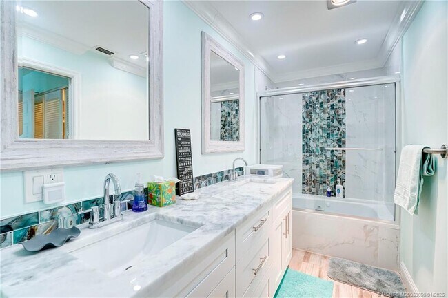 Building Photo - 2370 NE Ocean Blvd