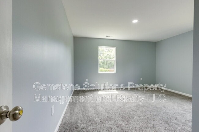 Building Photo - 2930 Primrose Cir