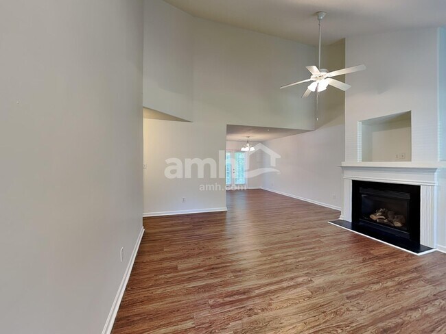 Building Photo - 10815 Pointer Ridge Dr