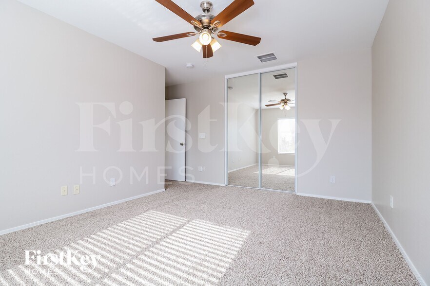 Building Photo - 1411 S 222nd Ln