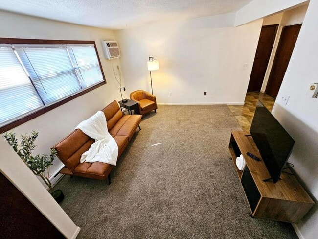 Building Photo - 309 W Washington Ave