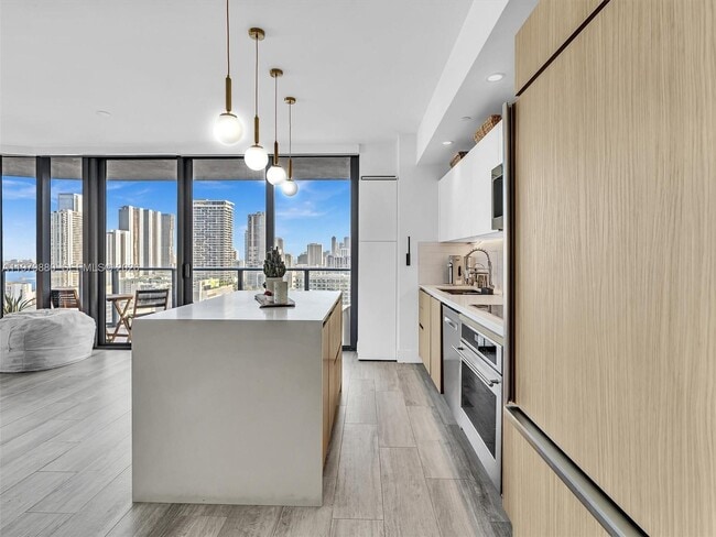 Building Photo - 121 NE 34th St