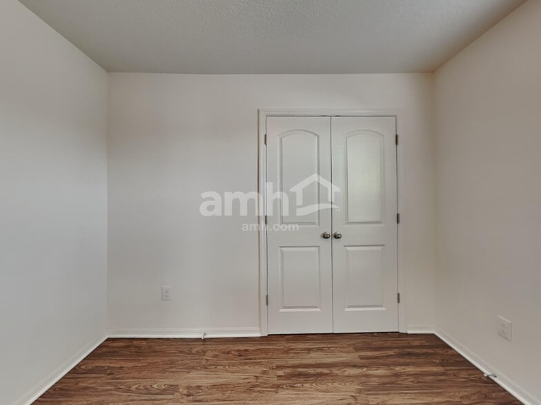 Building Photo - 11870 Thicket Wood Dr