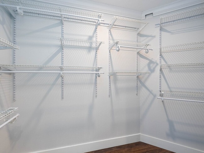 Building Photo - Country-Style Sarasota Living on a Full Acre - Pool Home with Oversized Workshop — Move-In Ready Now