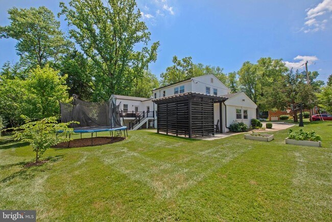 Building Photo - 6920 Poppy Dr