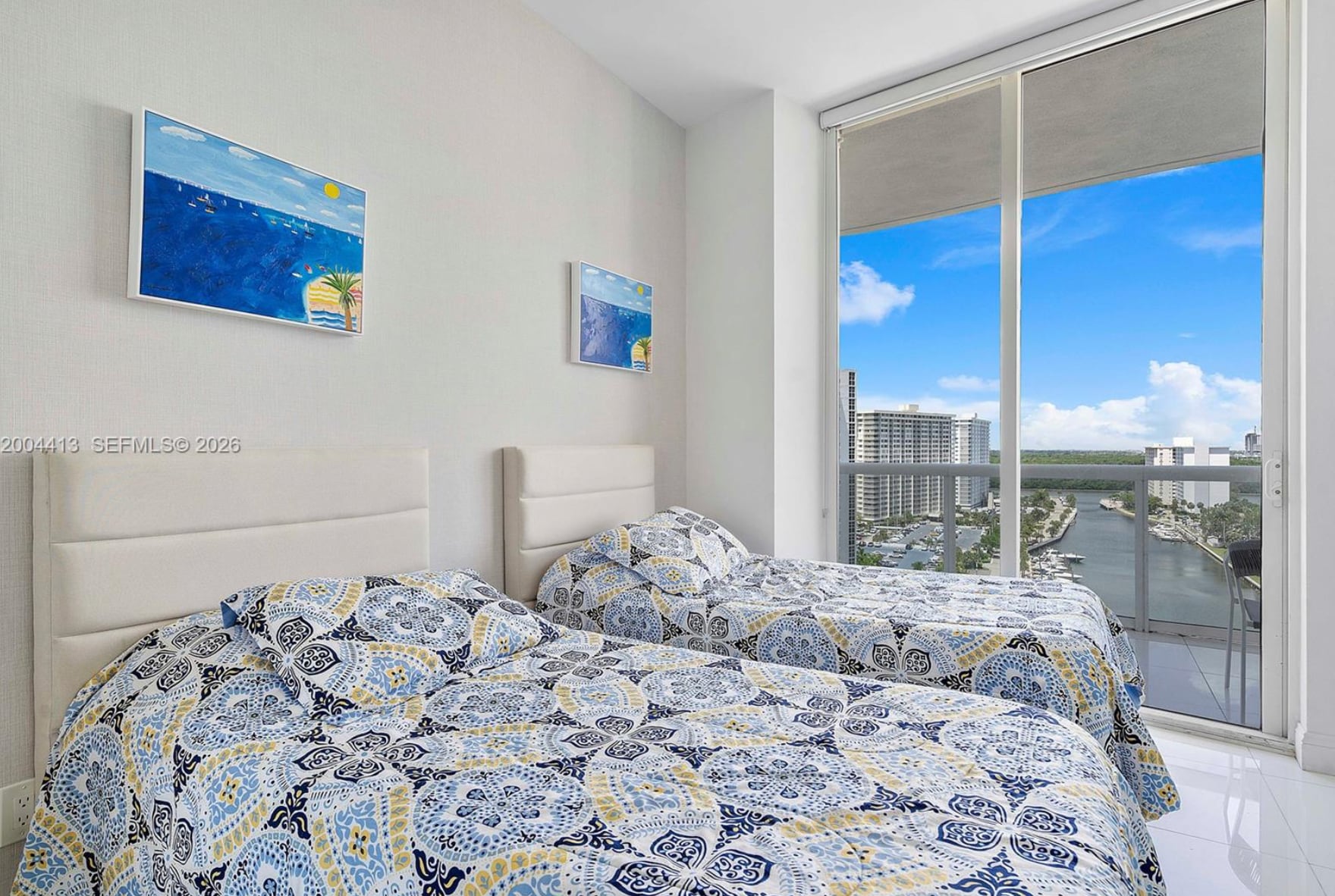 Building Photo - 15811 Collins Ave