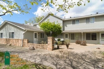 Building Photo - 2 Bedroom Townhome in Oakdale
