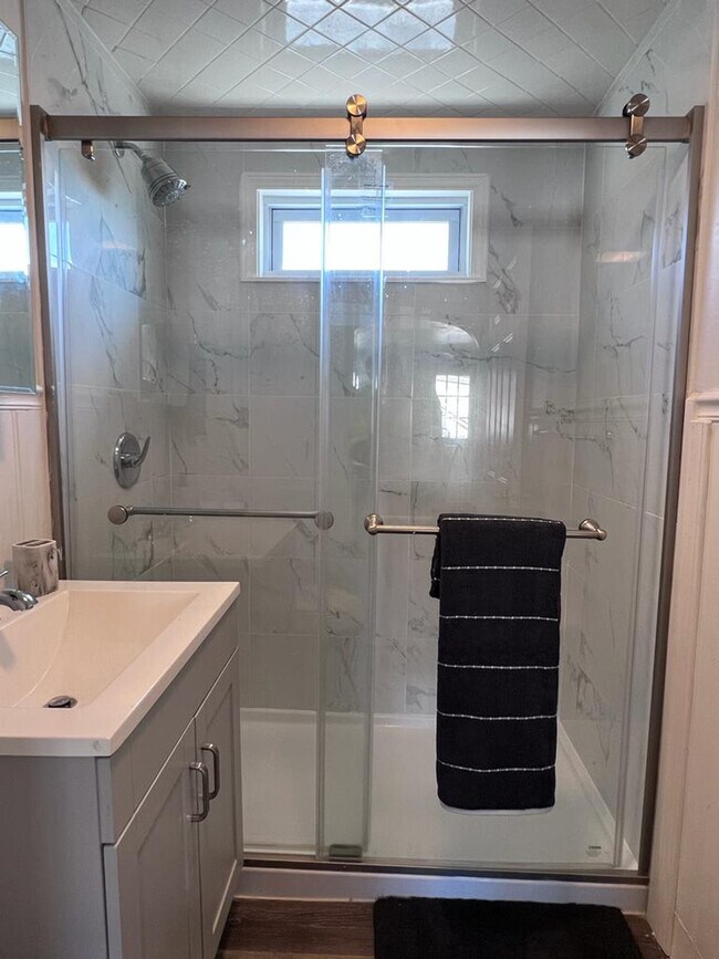 Building Photo - 665 Mendon Rd