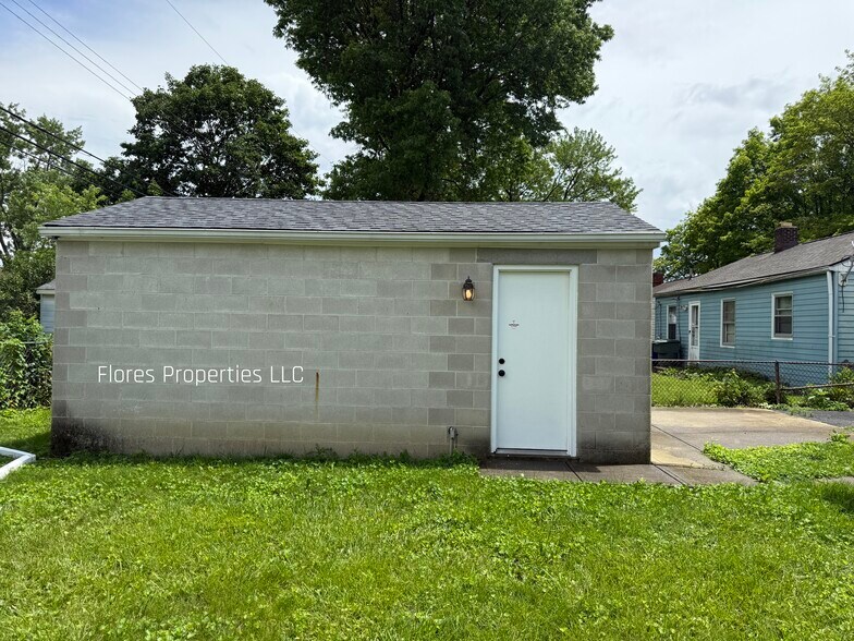 Building Photo - 1136 Pauline Ave