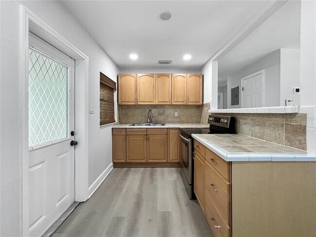 Building Photo - 2404 N Ramona Cir