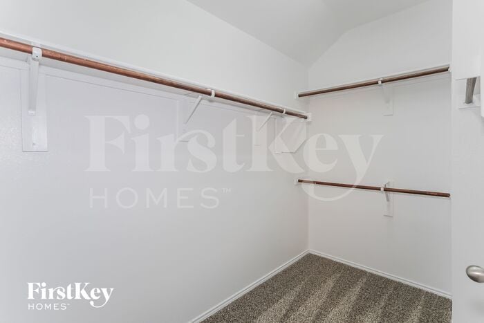 Building Photo - 719 Hickory Ln