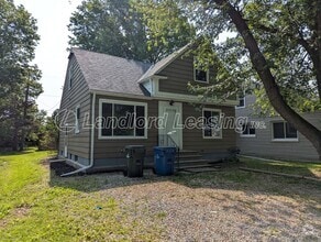 Building Photo - Spacious 4 Bedroom Home in Vermilion Near ...