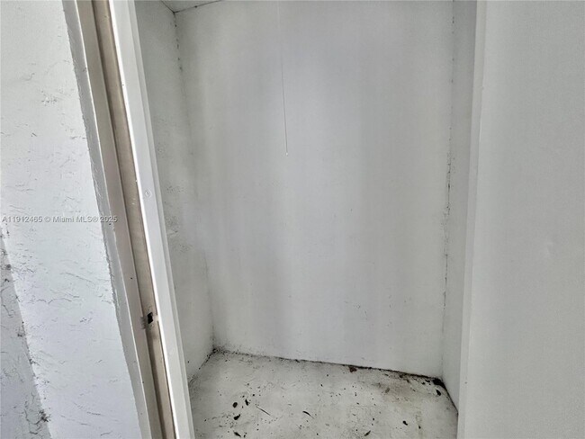 Building Photo - 540 S Park Rd