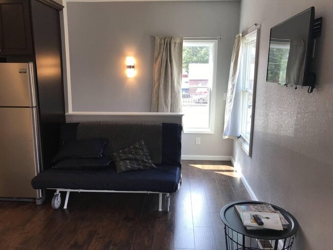 Building Photo - 1652 N Gaylord St