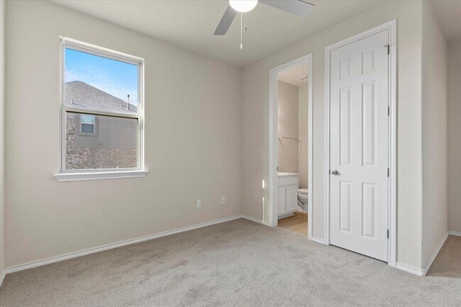 Building Photo - 532 Stone River Dr