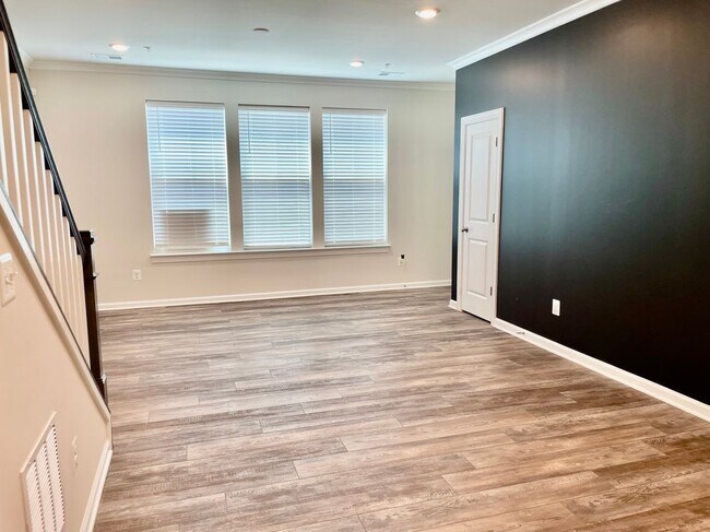 Building Photo - 14955 River Walk Way