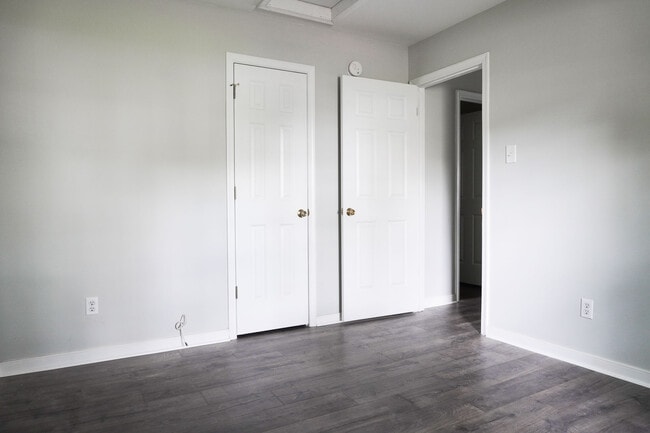 Building Photo - 8001 Clovertree Ct