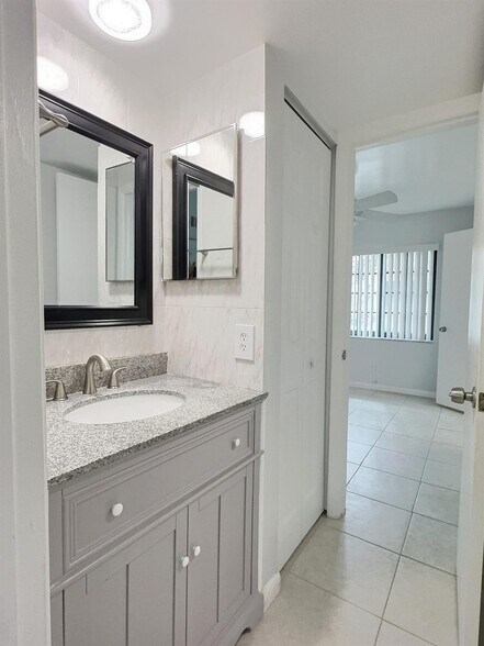 Building Photo - 2652 Riverside Dr