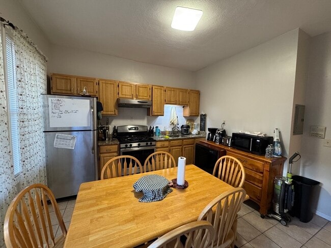 Building Photo - 14 Chelsea St