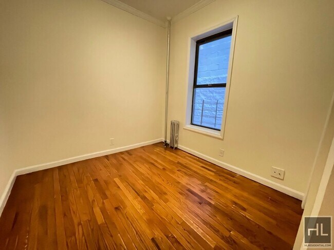 Building Photo - NO FEE One Bed on Upper East Side! Won't S...