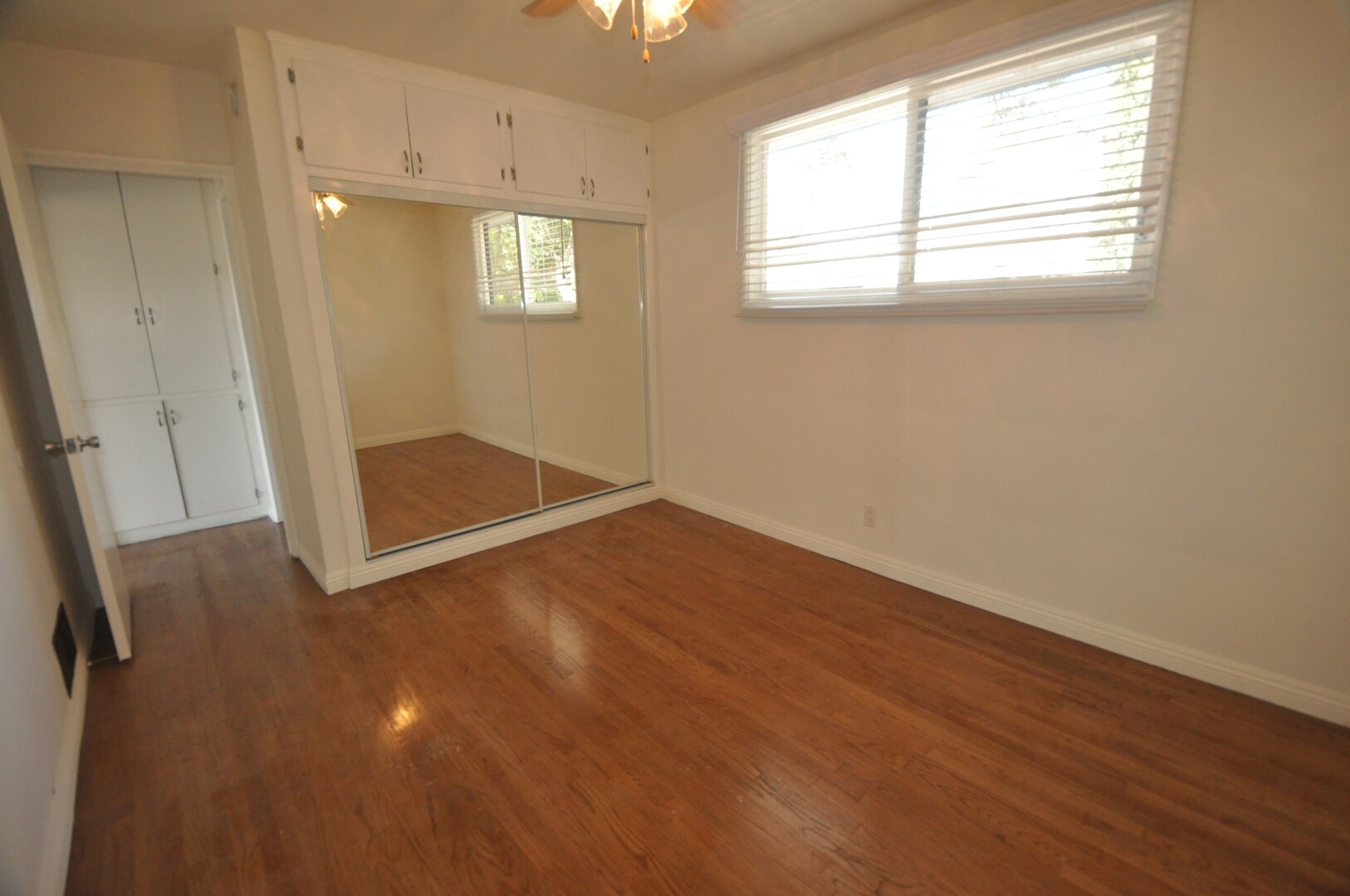 Building Photo - 10924 Camarillo St