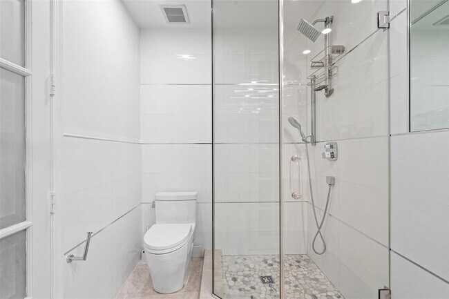 Building Photo - 6124 Paradise Point Dr