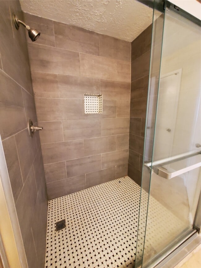 Building Photo - 2810 Arrowhead Dr