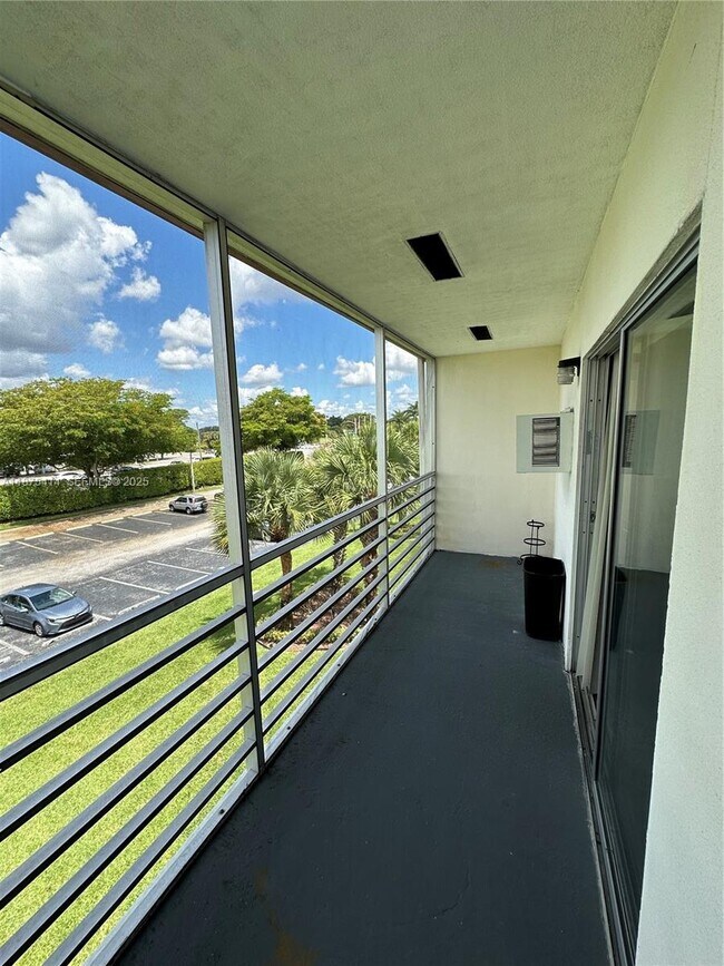 Building Photo - 37 Brighton A