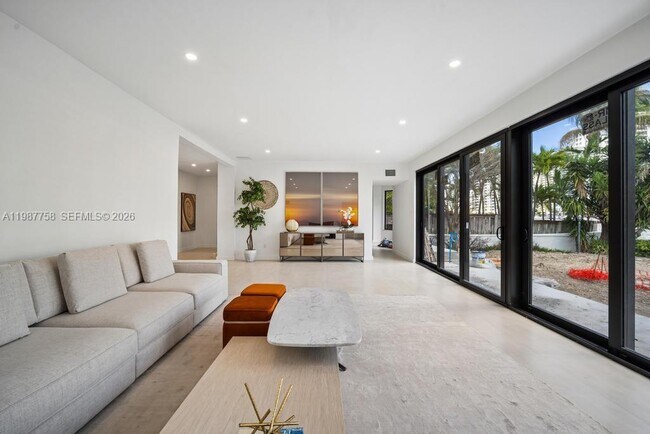 Building Photo - 5661 Pine Tree Dr