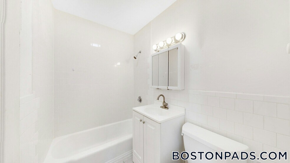 Building Photo - 525 Highland Ave