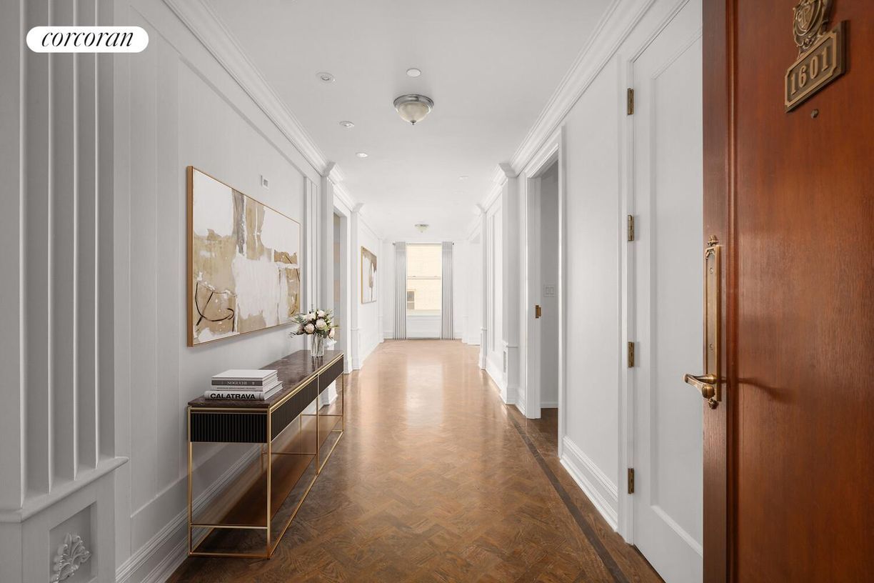 Building Photo - 1 Central Park S