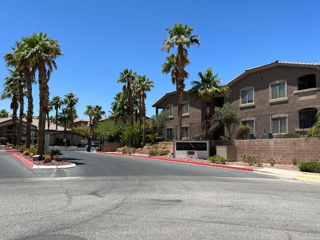 Building Photo - Gorgeous 3 Bedroom, 2 Bath in Silverado Ranch