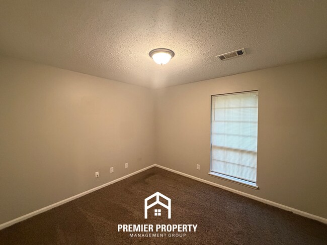 Building Photo - Charming 3BR/2BA Northport Home with Hardwood Floors & Brick Fireplace!
