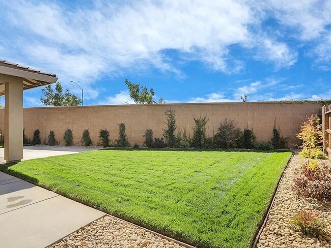 Building Photo - 2742 Carnation Way