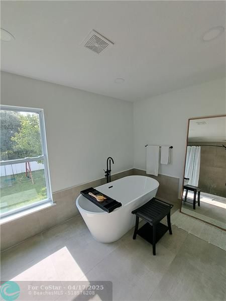 Building Photo - 5947 Ridge Lake Cir