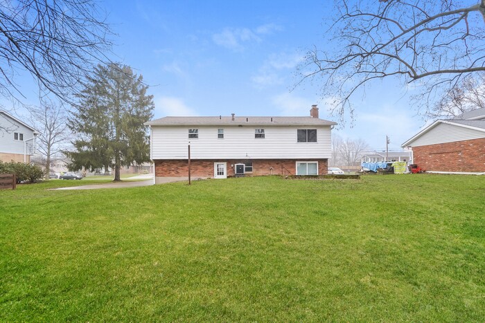 Building Photo - 8505 Goldfinch Way