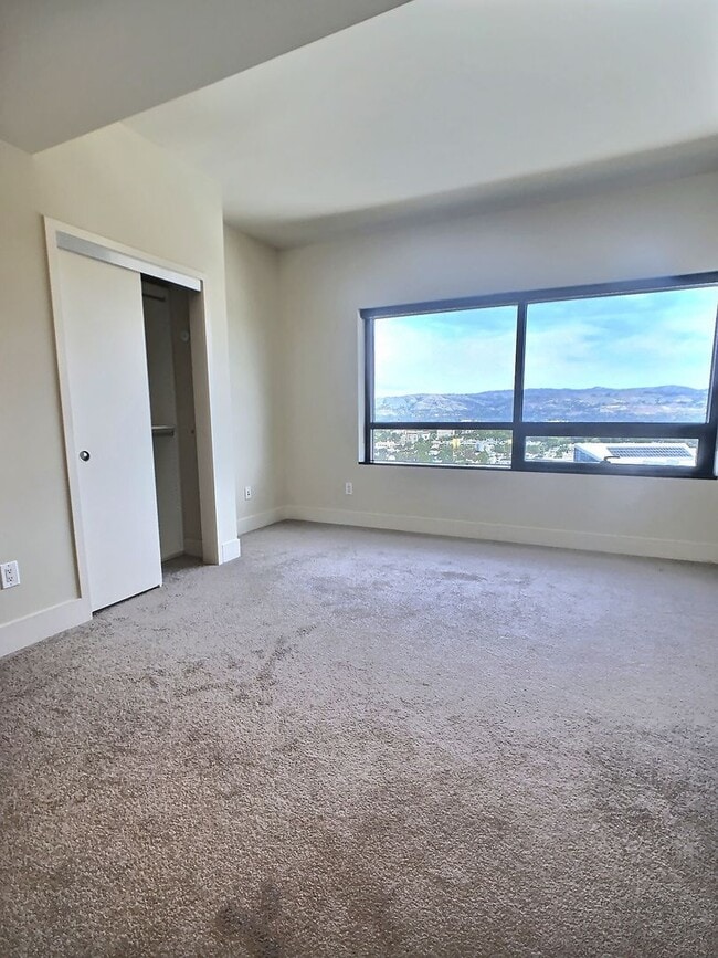 Building Photo - Gorgeous 2 Bedroom/2 Bathroom Condo for Rent at The 88 on the 17th Floor