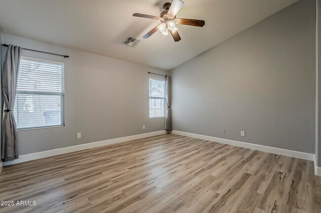 Building Photo - 2020 W Carter Rd